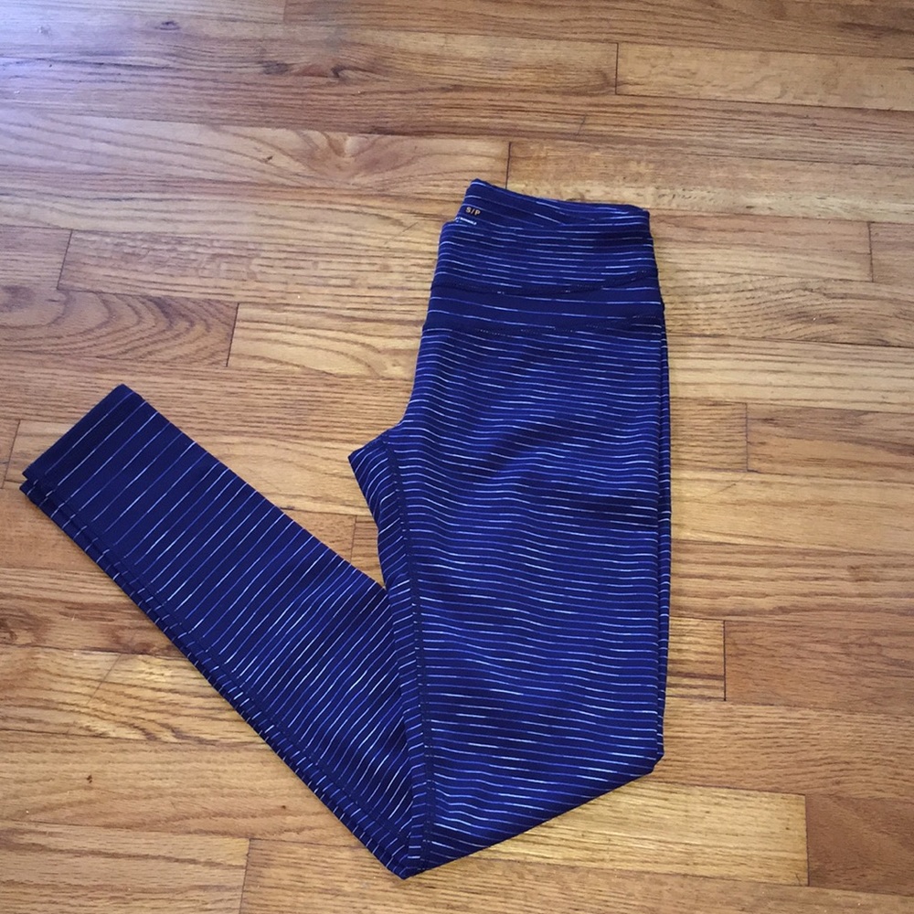 Lucy leggings size small.  NWOT